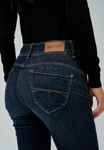 Прямые джинсы