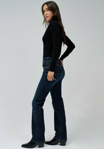 Прямые джинсы
