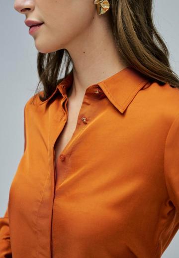 Атласная блузка