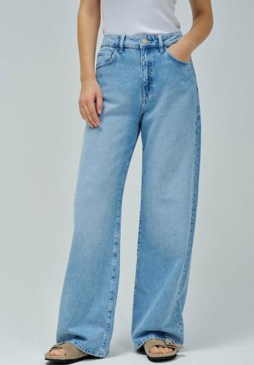 Клешеные джинсы