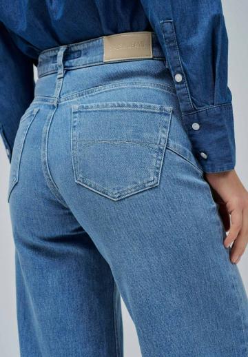 Свободные джинсы