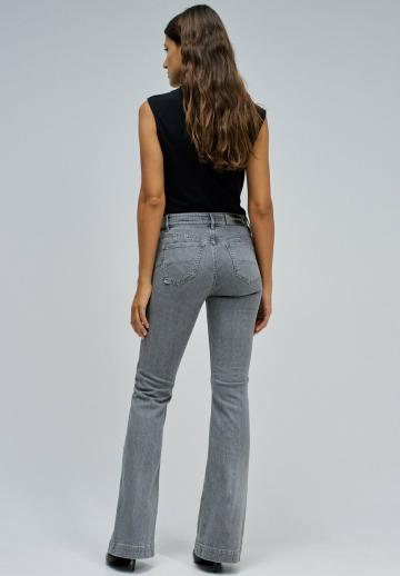 Клешеные брюки