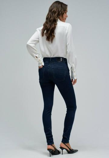 Узкие джинсы