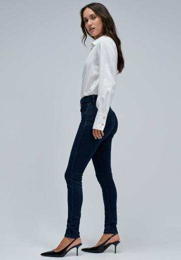 Узкие джинсы