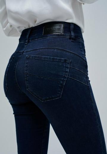 Узкие джинсы