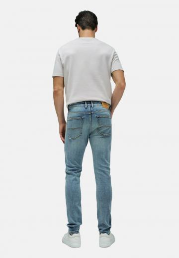 Узкие джинсы