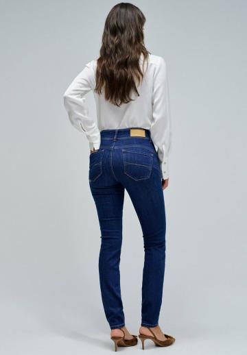 Узкие джинсы