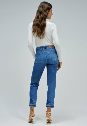 Короткие джинсы