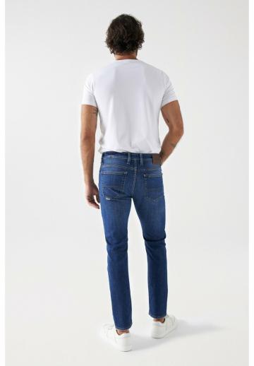 Узкие джинсы