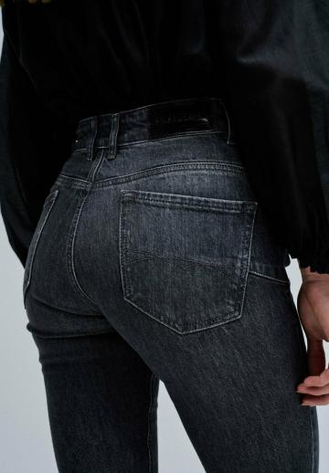 Короткие джинсы