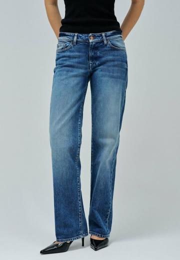 Прямые джинсы