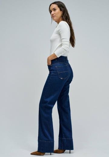 Прямые джинсы