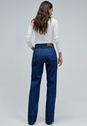 Прямые джинсы