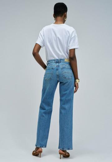Прямые джинсы