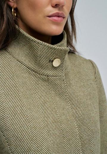 Короткое пальто