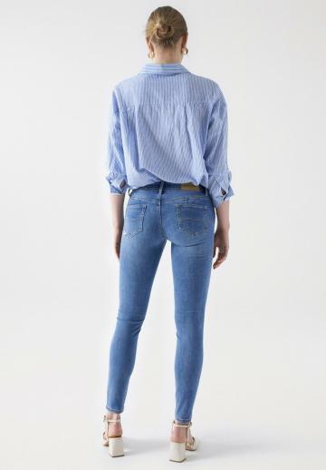 Узкие джинсы