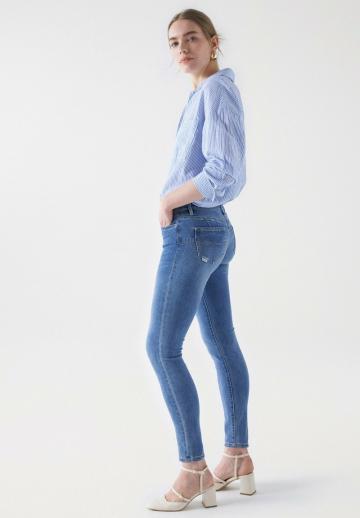 Узкие джинсы