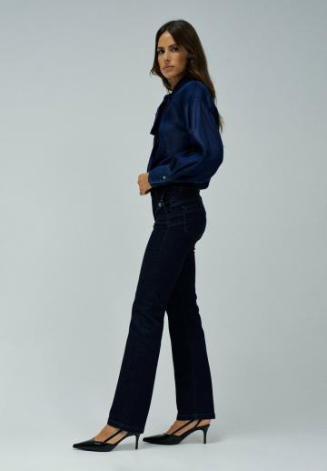 Прямые джинсы