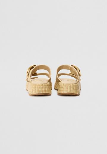 Босоножки на танкетке