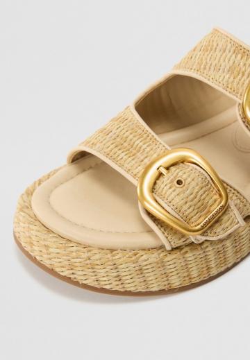 Босоножки на танкетке