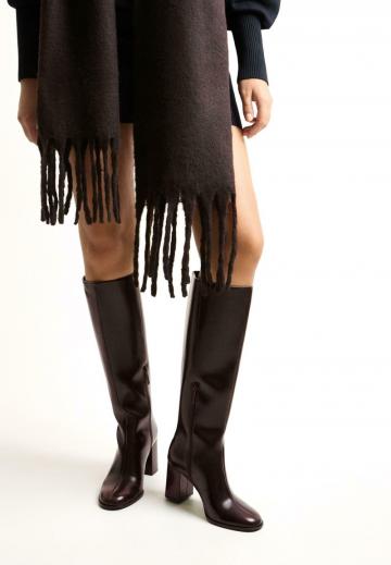 Высокие сапоги