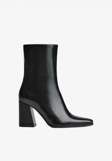 Высокие сапоги