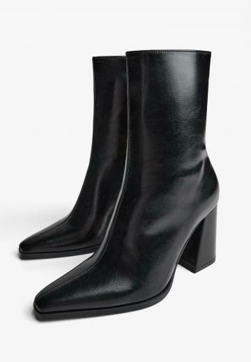 Высокие сапоги