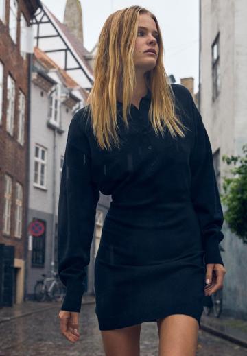 Вязаное платье