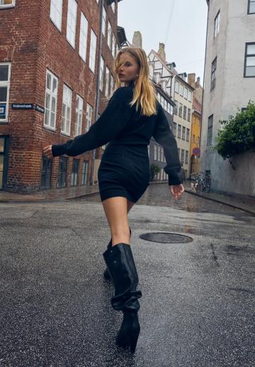 Вязаное платье