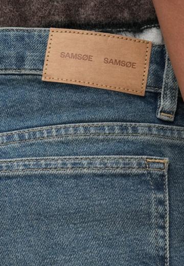 Клешеные джинсы