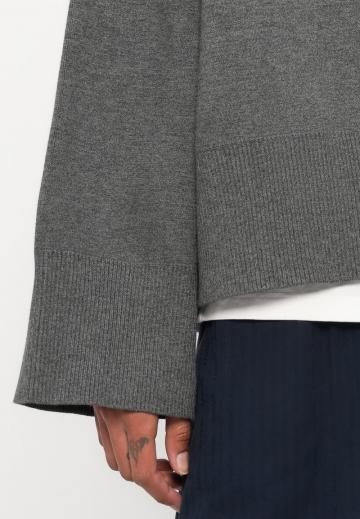 Пуловер с вырезом V