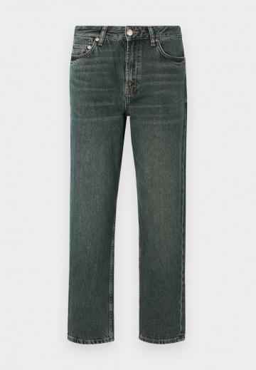 Короткие джинсы