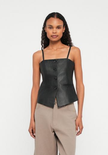 Топ на бретельках