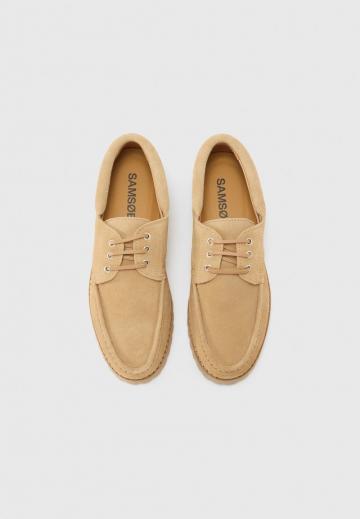 Ботинки на шнуровке