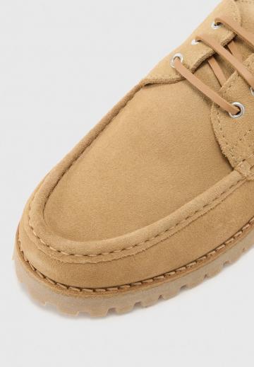 Ботинки на шнуровке