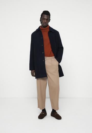 Короткое пальто