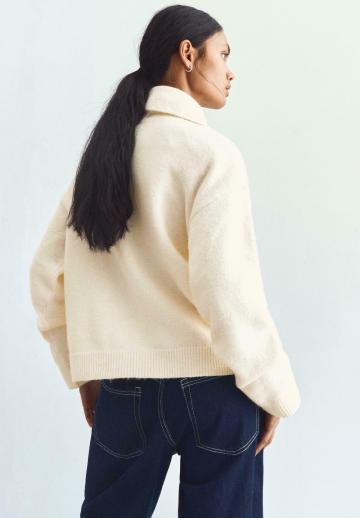 Пуловер в полоску