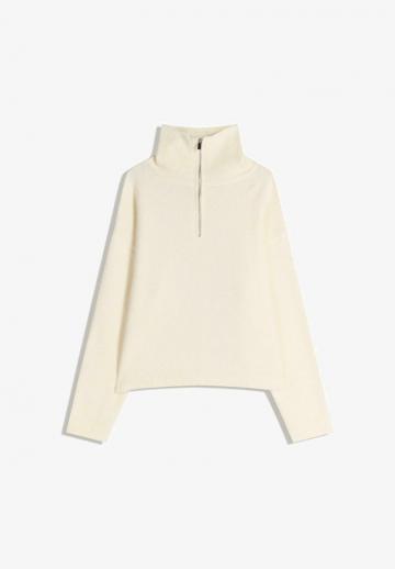 Пуловер в полоску