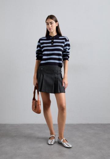 Пуловер с воротником поло