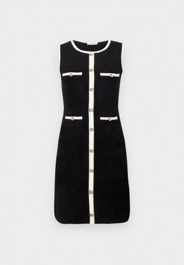 Вязаное платье