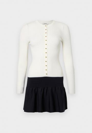 Вязаное платье