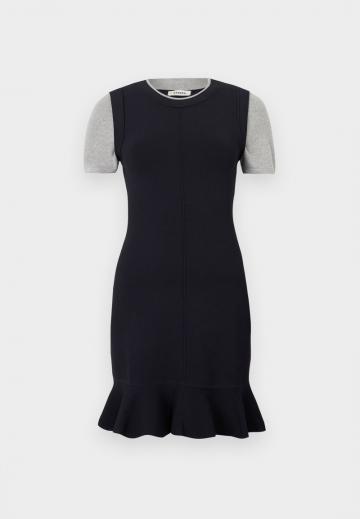 Вязаное платье