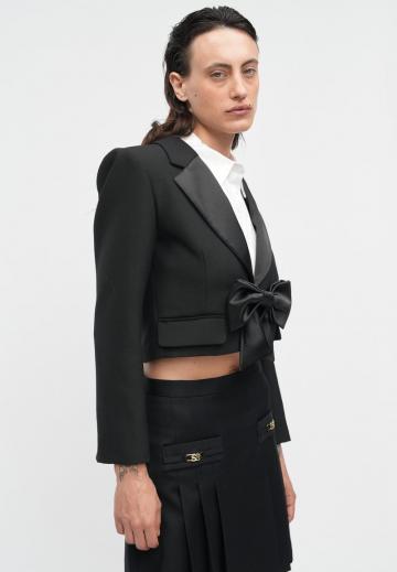 Короткий блейзер