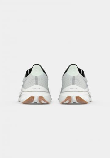 Беговые кроссовки