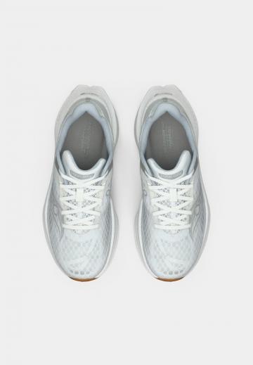 Беговые кроссовки