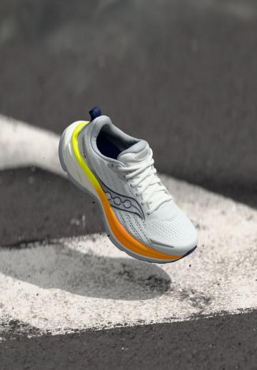 Беговые кроссовки