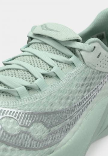 Беговые кроссовки