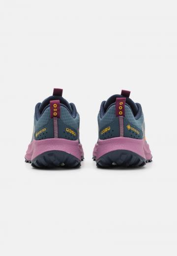 Беговые кроссовки