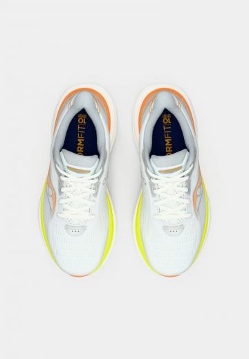 Беговые кроссовки