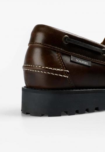 Ботинки на шнуровке